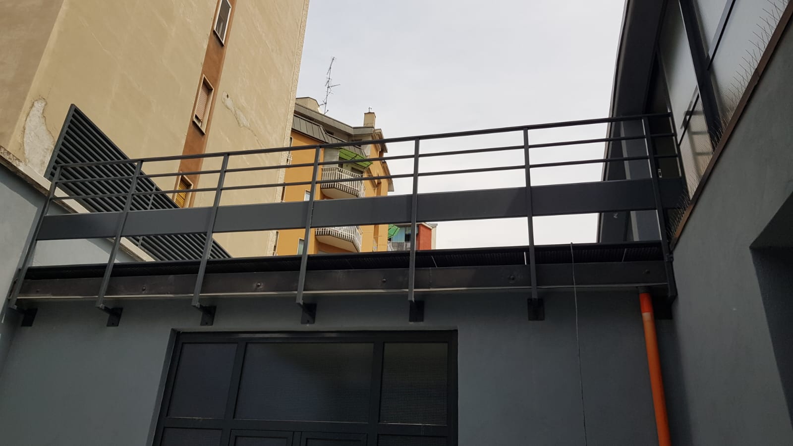 Recinzione a doghe e ringhiera in acciaio nero — Progetto 09, foto 3, Gamma Metallica